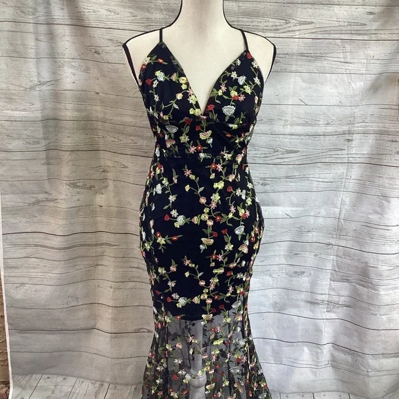 HTF Lulus Black Floral Embroidered Maxi Dress Open Back M Prom - Picture 5 of 16
